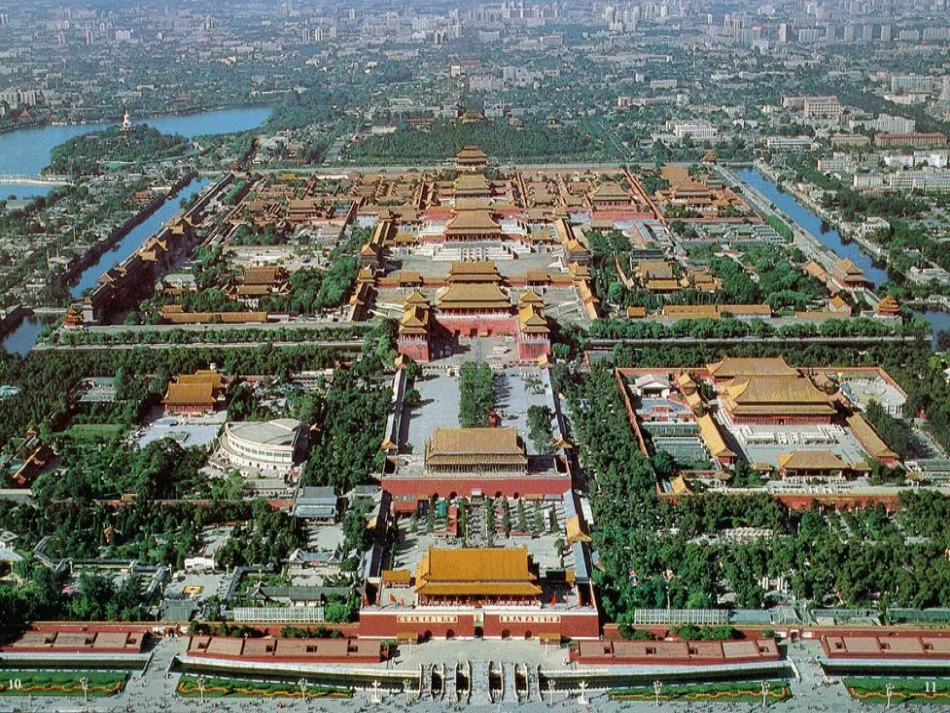 《故宫博物院》PPT课件[部编版八年级语文上册]_第2页