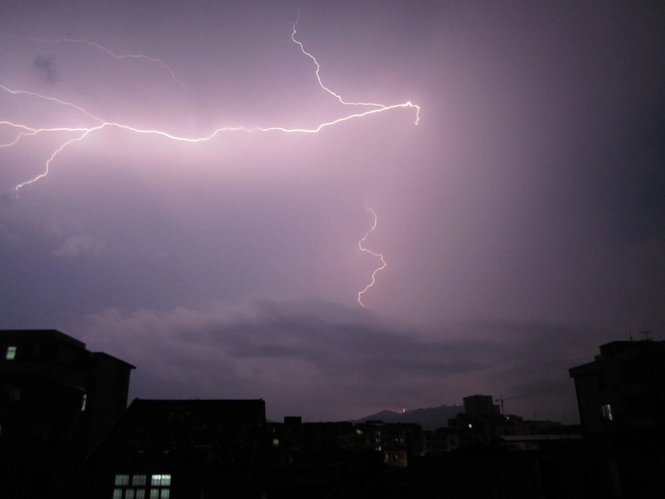 《雷雨》PPT课件[鲁教版二年级语文下册]_第3页