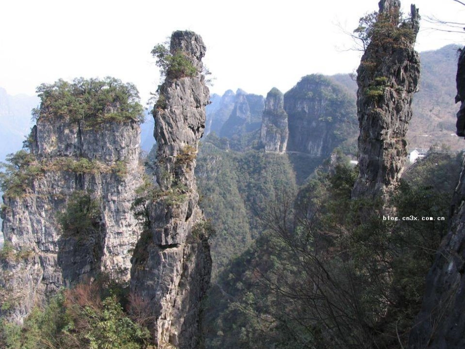 《三峡》PPT课件1[语文版七年级语文上册]_第2页