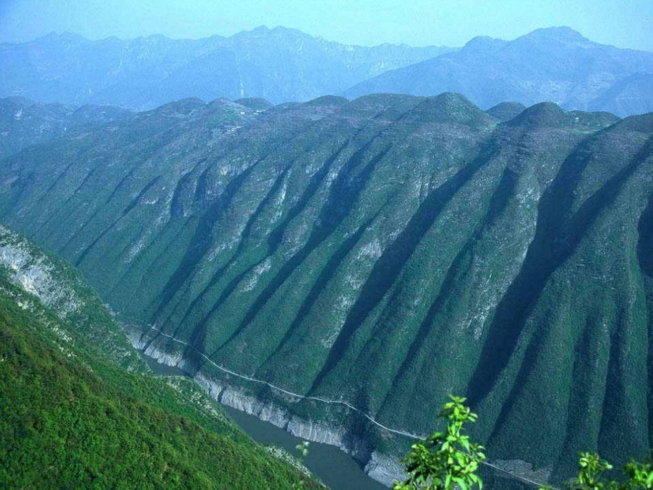 《三峡》PPT课件[北师大版八年级语文下册]_第3页