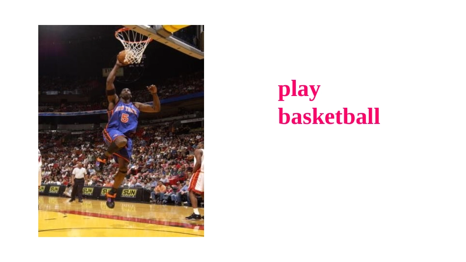 《They are having a basketball match》Sports PPT课件_第2页